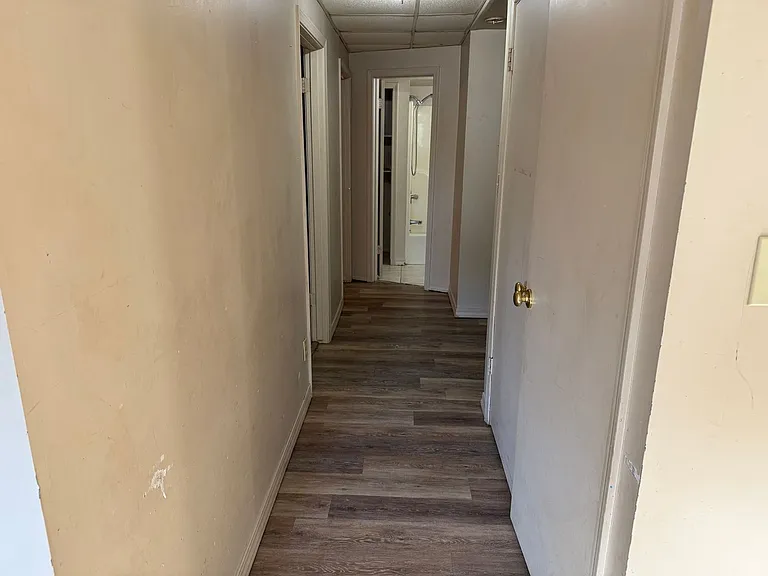 428 W Locust St — Photo 8