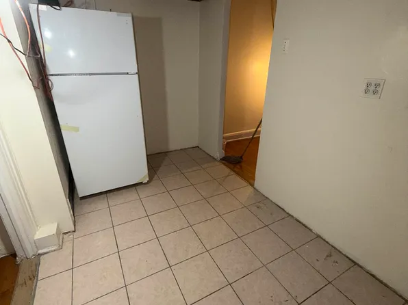 37-13 30th Avenue image 2 of 8