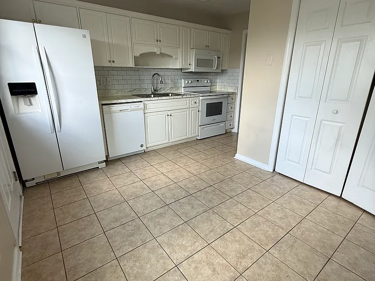 417 Flowing Creek Dr — Photo 10