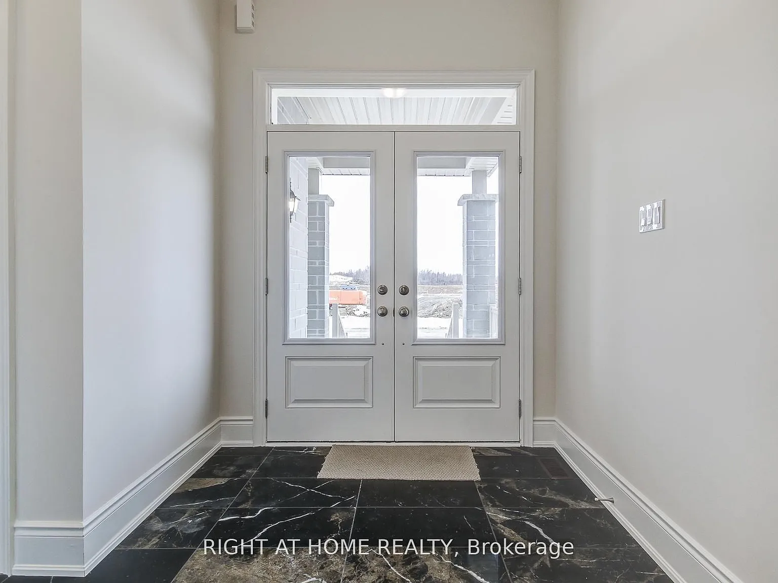 5 bed, $4,000 — Photo 2