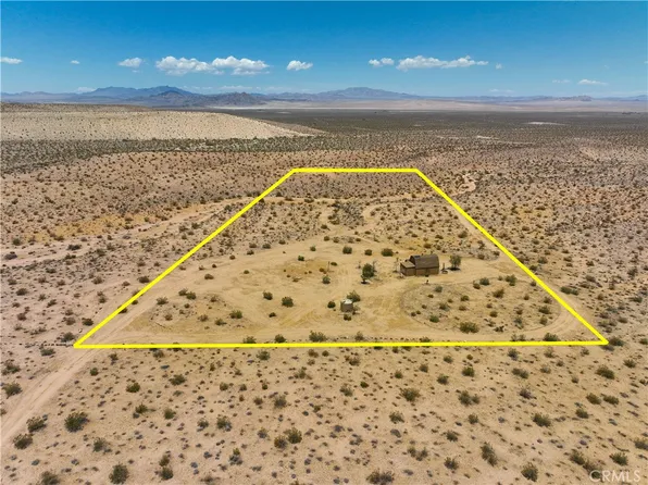 3512 Rattlesnake Canyon Rd, Landers, CA 92285