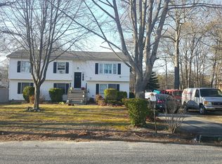 83 Linden Ln, Shirley, NY 11967