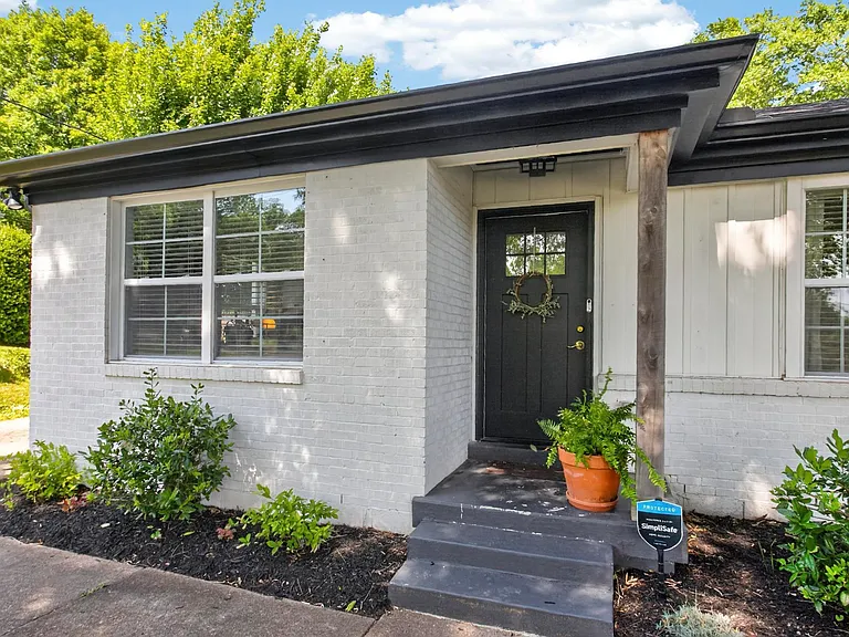 90 Vaden Dr — Photo 3