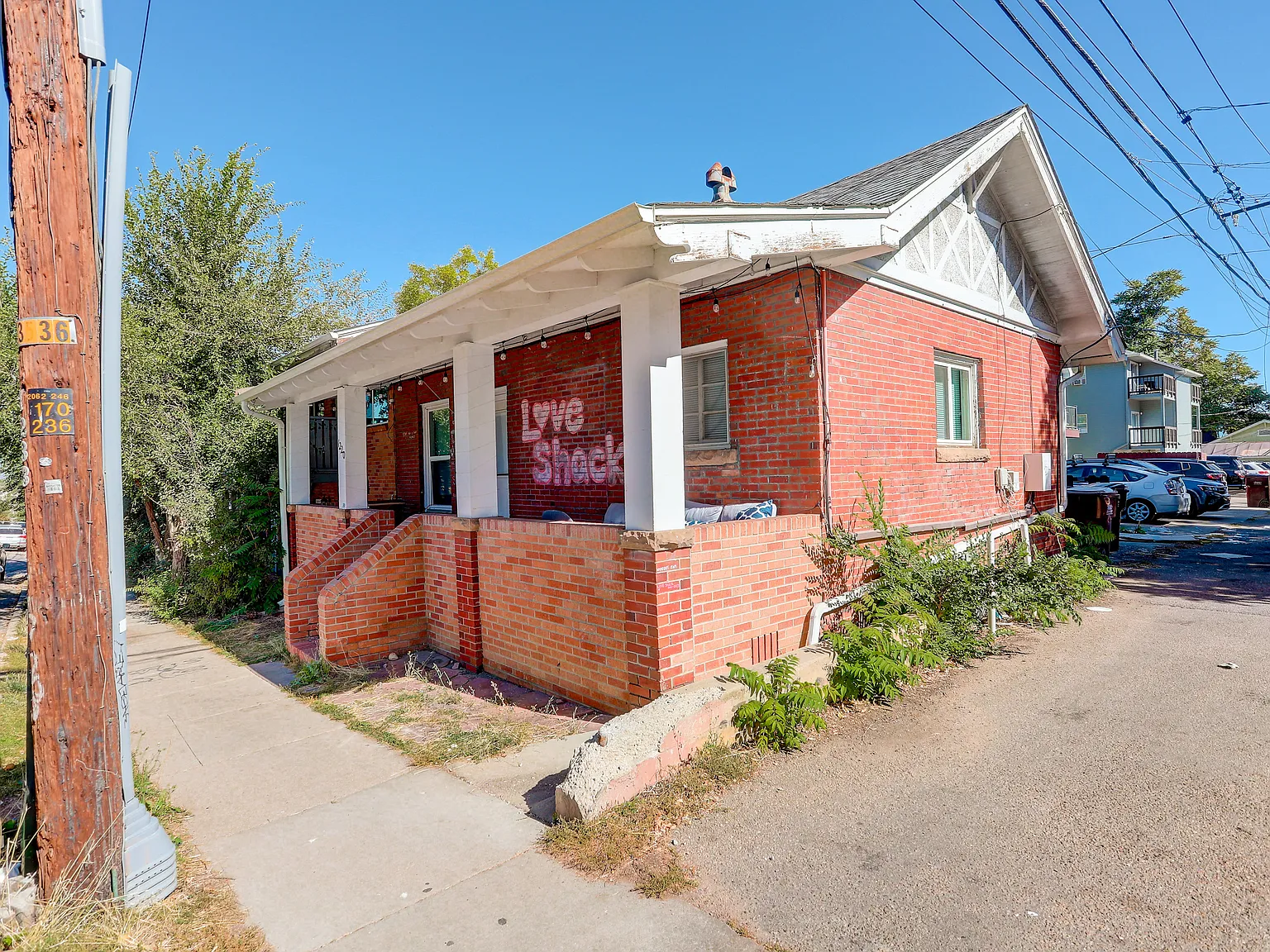 4 bed, 1850 sqft, $6,975 — Photo 1