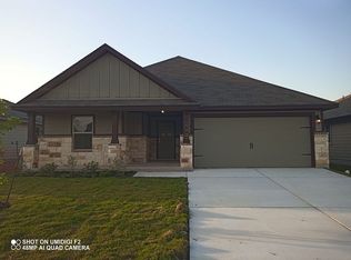 112 Lillian Dr, Taylor, TX 76574