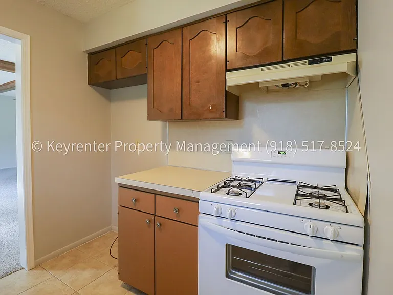 6135 - 6137 S Troost Ave Duplex — Photo 21