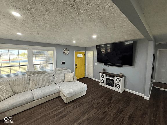 4th image of 3634 N Butler Ave
