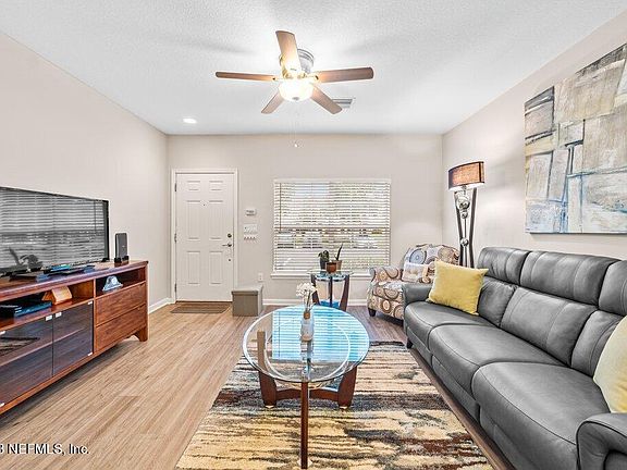 2nd image of 8127 SUMMER PALM Court