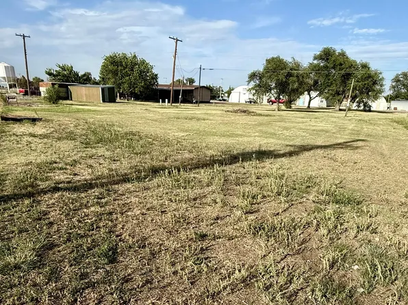 818 N Pine St, Stratford, TX 79084