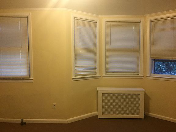3rd image of 8424 102nd St