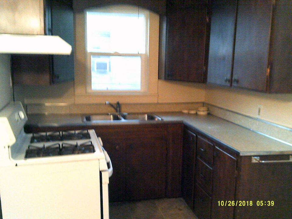 2nd image of 121 Benton St