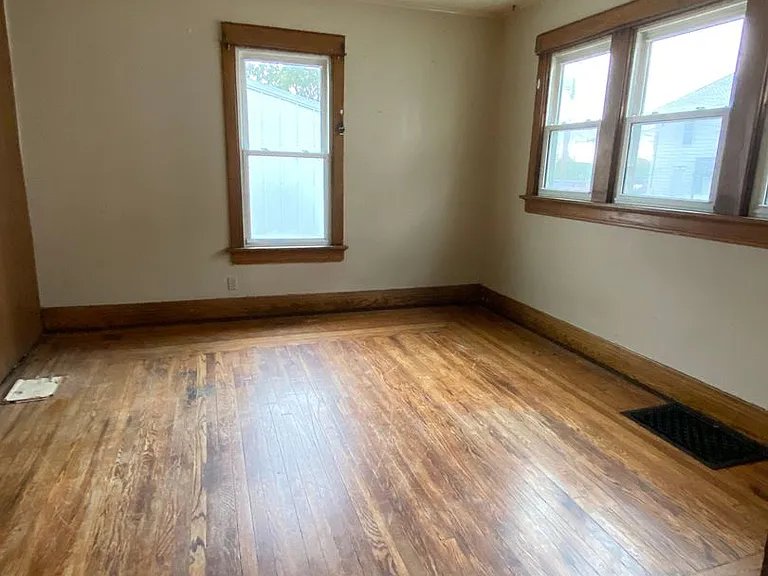715 South — Photo 3