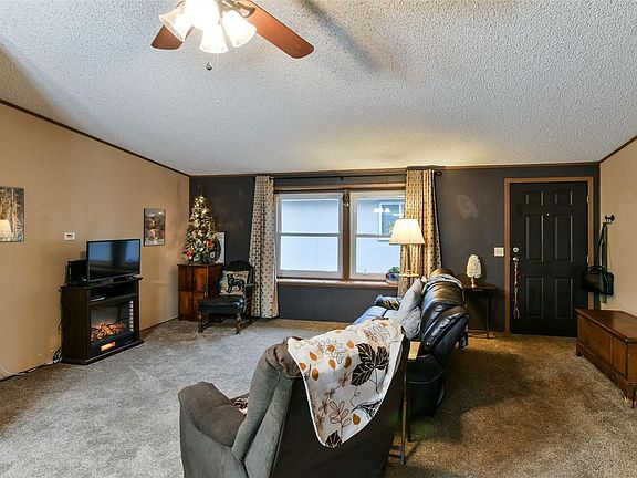 5th image of 9096 Fayette St