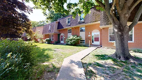 1308 Commissioners Rd W #2 Photo 1