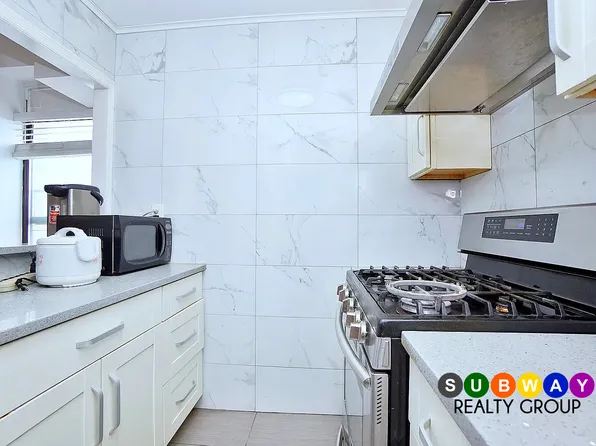 542 Dahill Road image 4 of 10