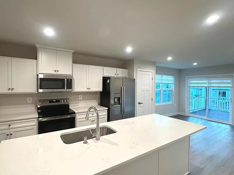 117 Dunster St — Photo 15