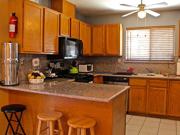 3rd image of 10550 Creekside Cir