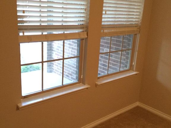 4th image of 1012 Grace Ln