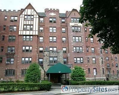 1st image of 10 Nosband Ave APT 1J