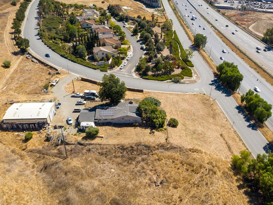 2nd image of 43450 Sabercat Rd