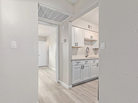 4th image of 3405 E Pinchot Ave APT 10