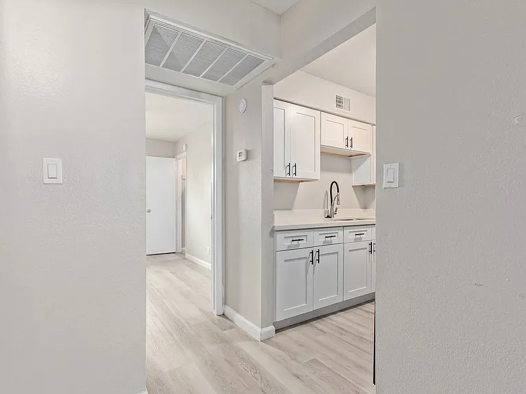 3405 E Pinchot Ave #11 — Photo 16