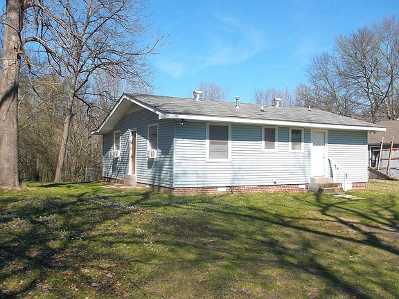 3rd image of 1305 Pecan St