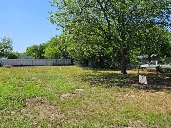 2114 S Neches St, Coleman, TX 76834