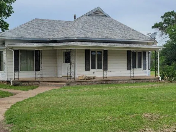 318 N Kansas Ave, Kanopolis, KS 67454