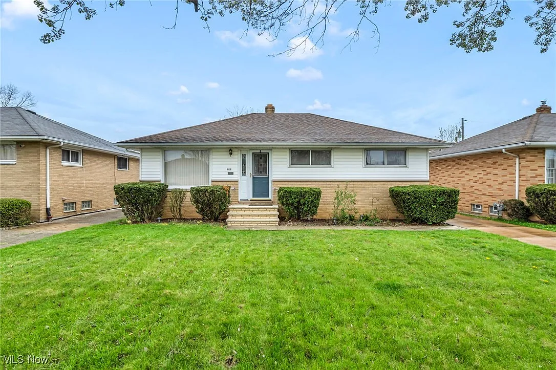 16016 Rowena Ave photo 1