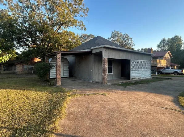 511 Thomas St, Center, TX 75935