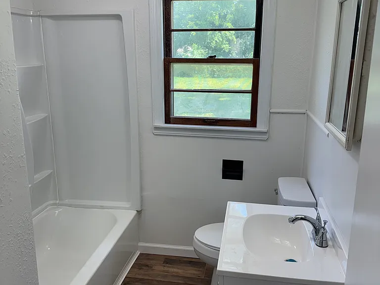 408 W Henderson St — Photo 7