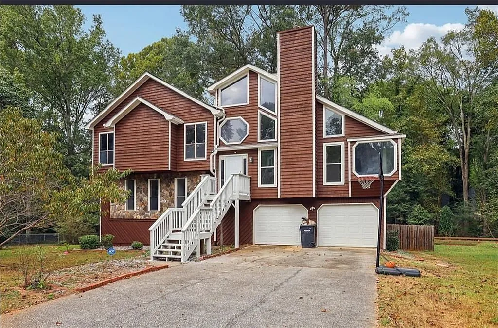 4 bed, 3.0 bath, 2642 sqft, $2,800 — Photo 1