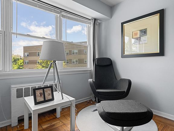 3rd image of 5000 Woodbine Ave APT 104