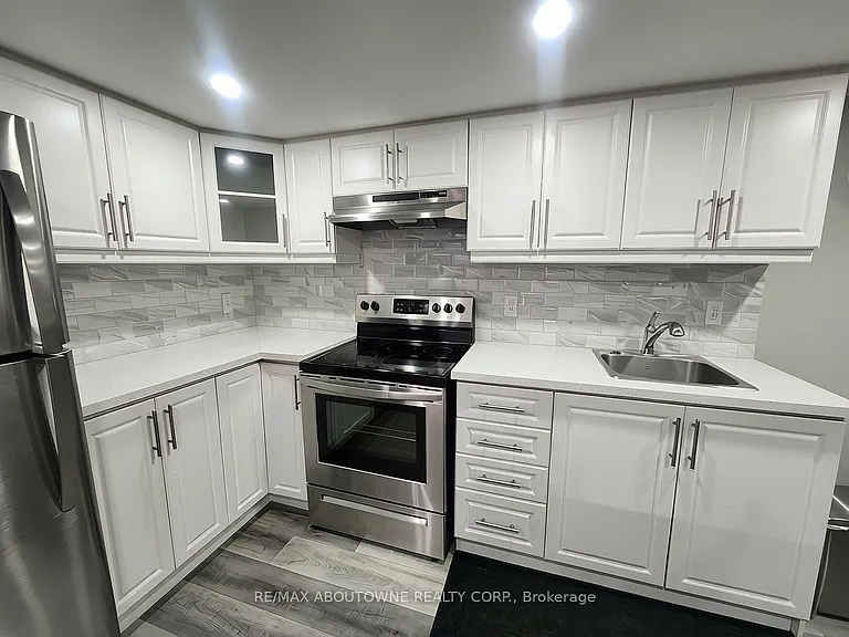 281 E 34th St #BASEMENT — Photo 11