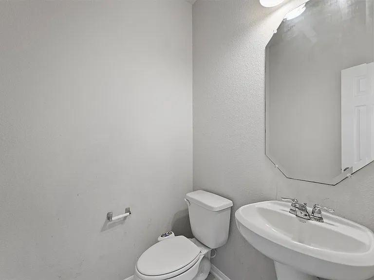 5443 Grand View Dr — Photo 9