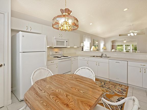 3rd image of 1008 Pine Creek Cir NE