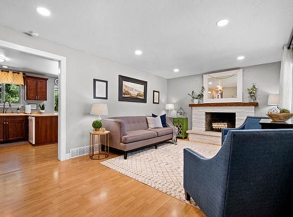 3rd image of 1174 W Koradine Dr