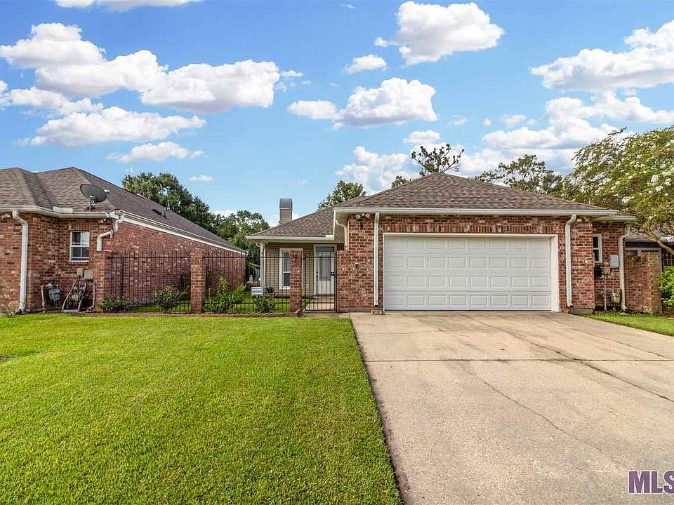 1st image of 300 Garden Ln
