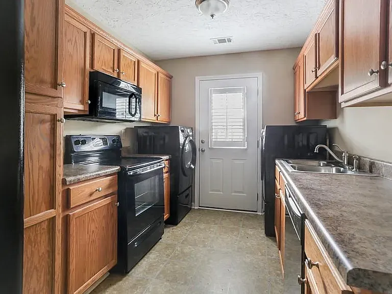 Building Photo - 217 Victory Dr #217