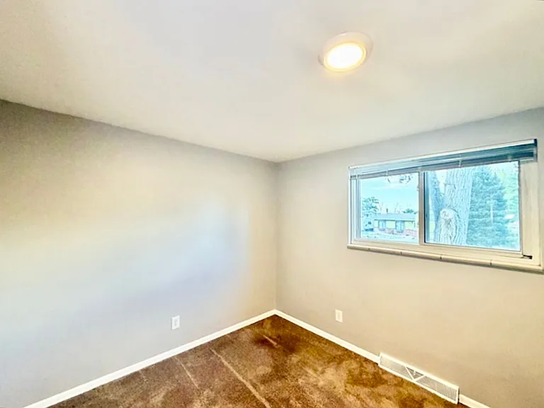 387 S Queen Cir — Photo 11