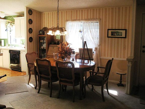 5th image of 100 Salmon Ave