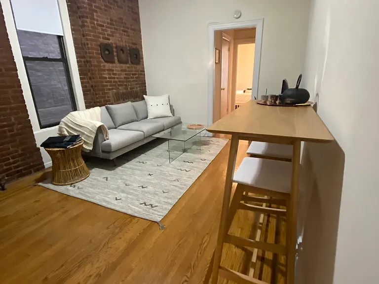 211 E 14th St #4 — Photo 1