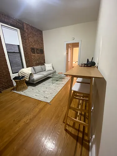 211 E 14th St #4 Photo 1