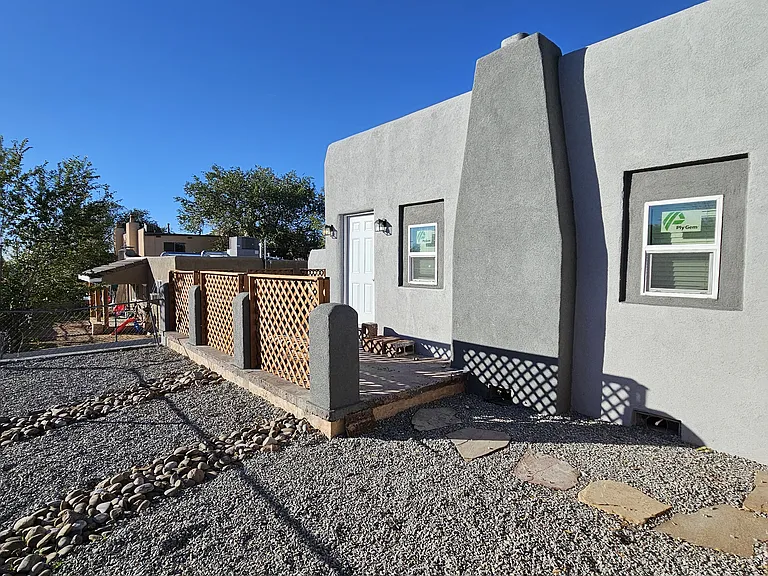 241 Estancia Dr NW #B — Photo 4