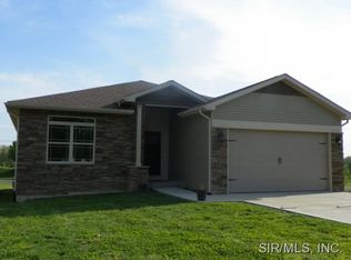 215 Woodland Dr, Edwardsville, IL 62025