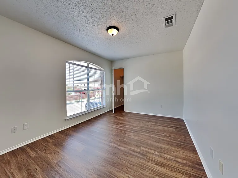 1311 Calvert Dr — Photo 21