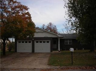 1534 E Maple Pl, Rogers, AR 72756