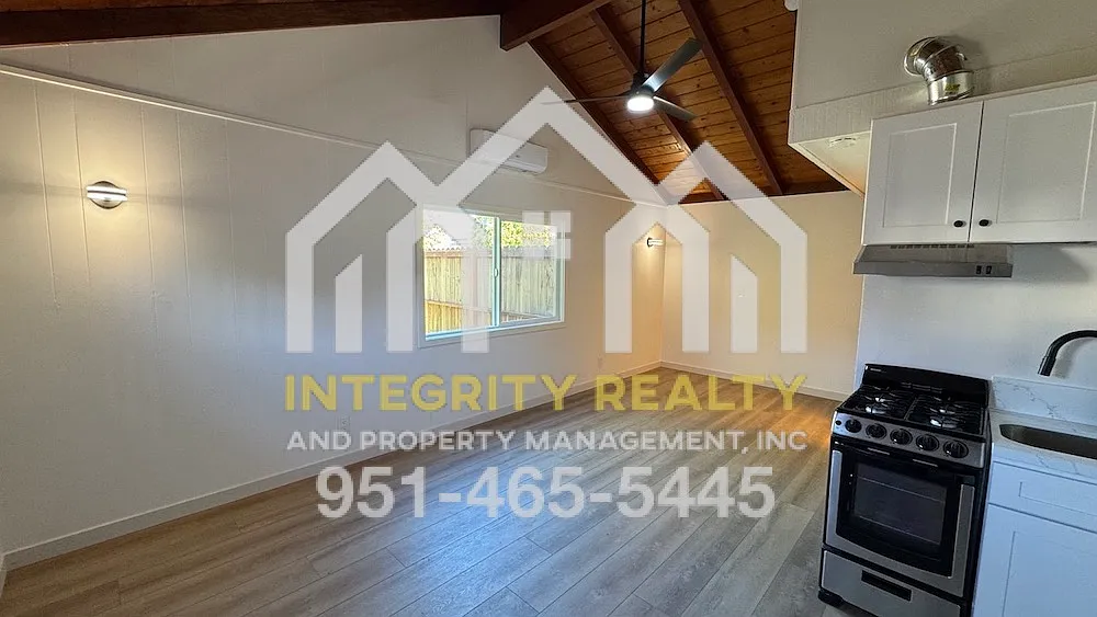 Studio, 350 sqft, $1,695 — Photo 3