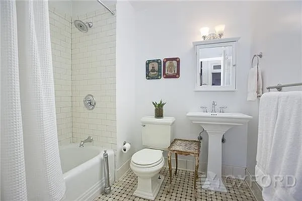 Rented by Oxford Property Group | media 53